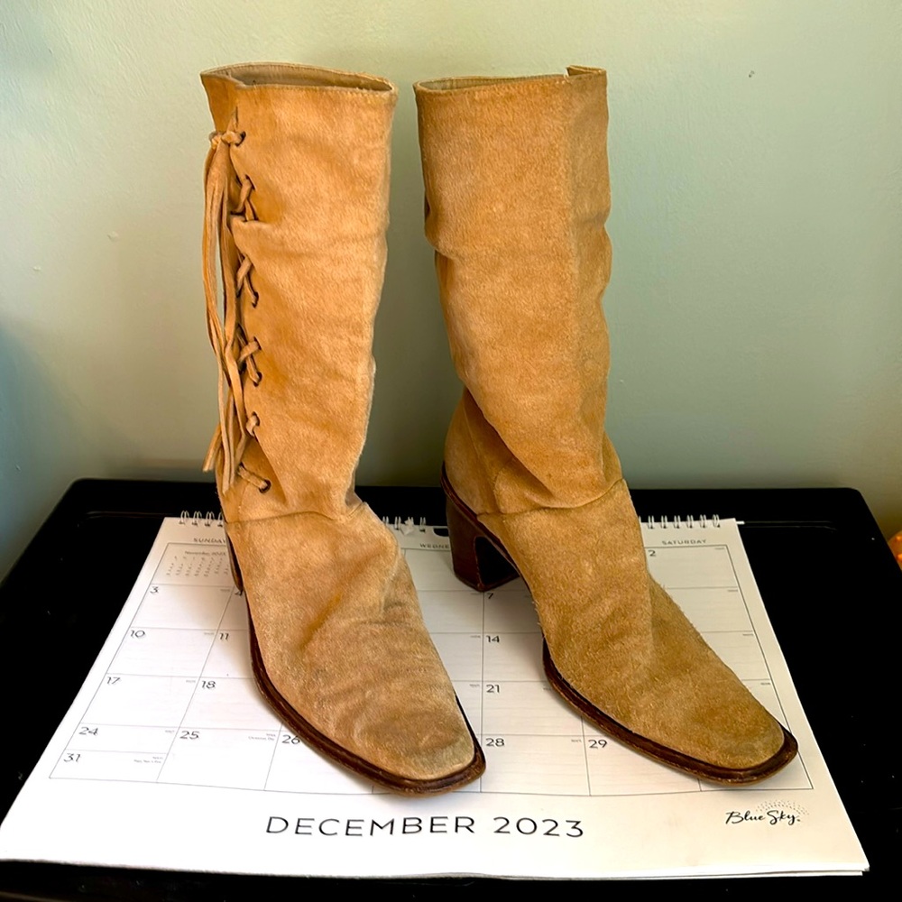 Hokus Pokus women’s suede cowgirl boots size 8 in great condition.